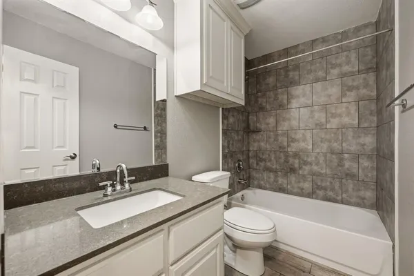 $1,895 | 521-525 Gilcrease Street, Van Alstyne, TX 75495