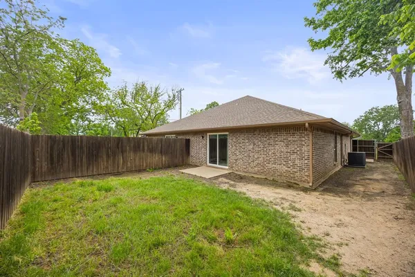 $1,895 | 521-525 Gilcrease Street, Van Alstyne, TX 75495