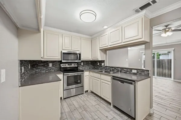 $1,895 | 521-525 Gilcrease Street, Van Alstyne, TX 75495