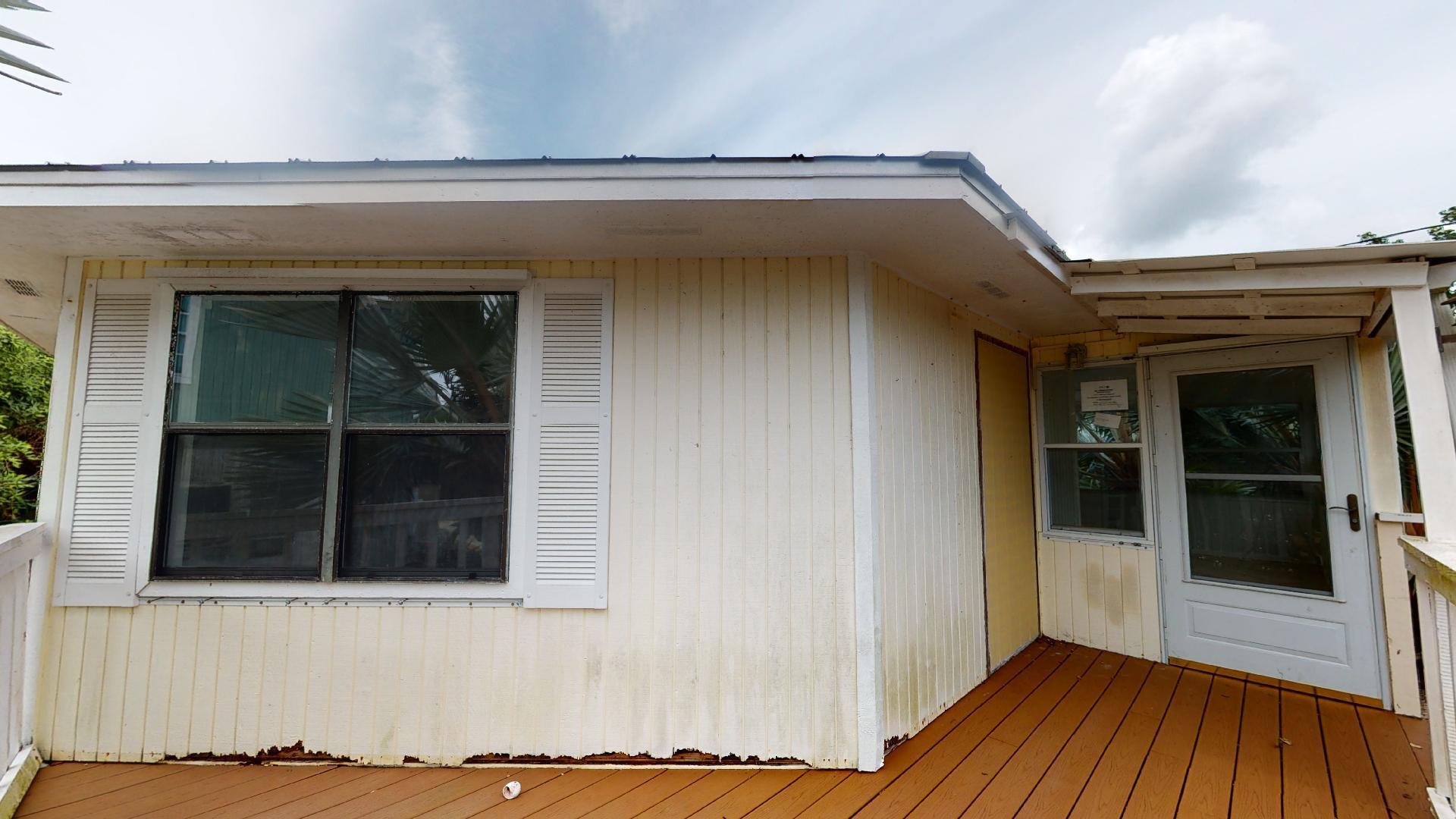29188 Tulip Lane Big Pine Key, FL 33043 - Photo 9 of 26 a view of a balcony