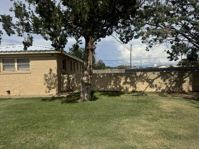 1208 Main Ralls, TX 79357 - Photo 3 of 20 IMG_0660