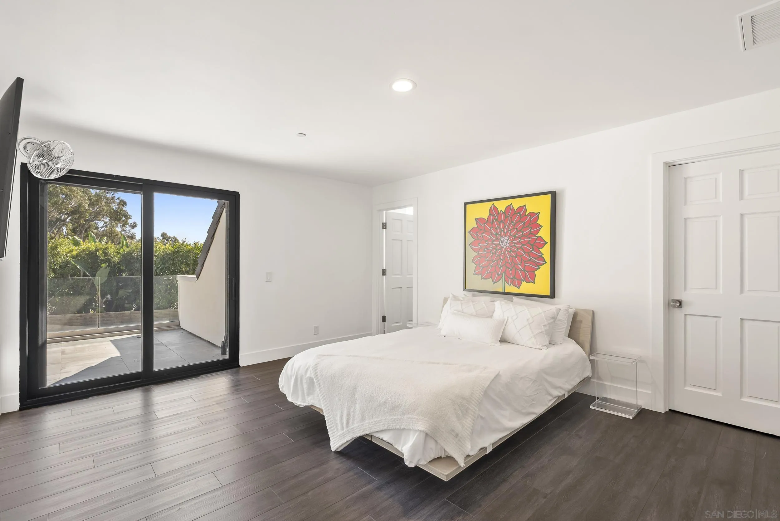 6850 Avenida De La Ronda Rancho Santa Fe, CA 92067 - Photo 27 of 40 a bedroom with a large bed and a large window