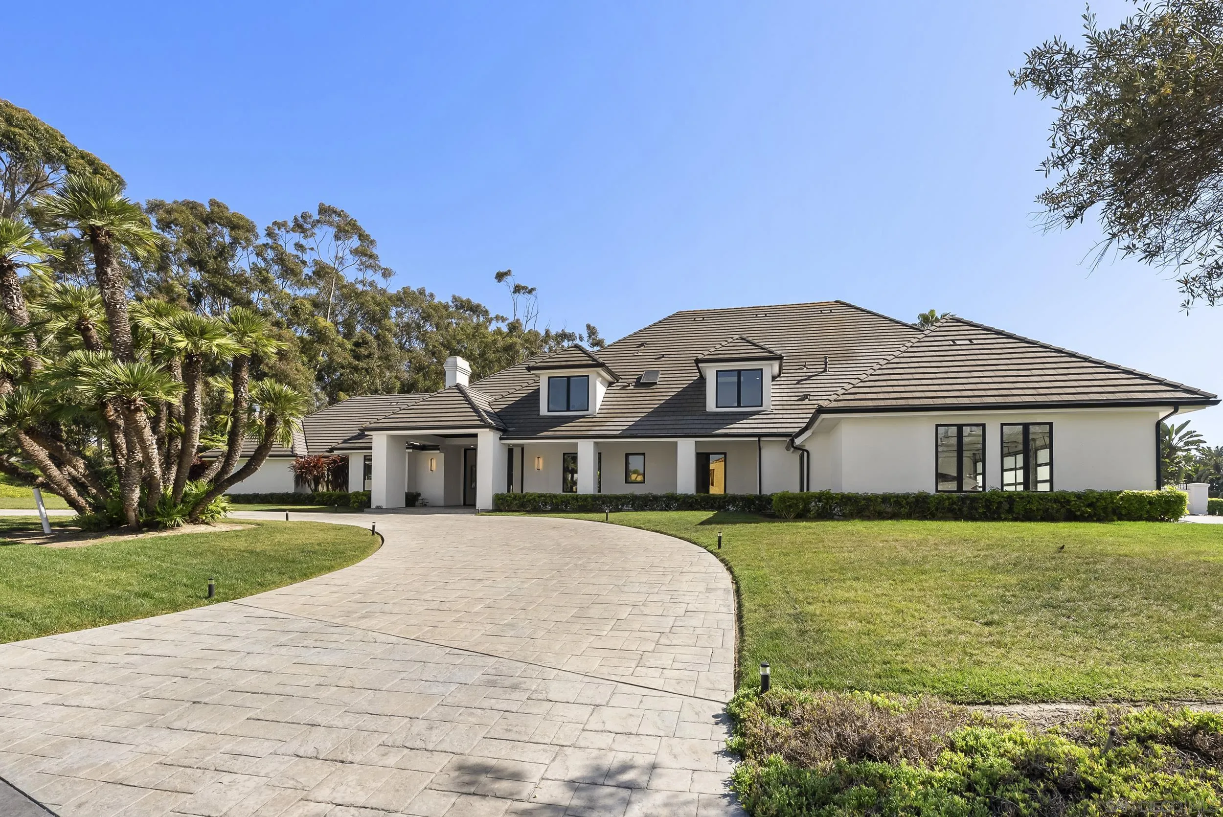 6850 Avenida De La Ronda Rancho Santa Fe, CA 92067 - Photo 38 of 40 a front view of a house with garden