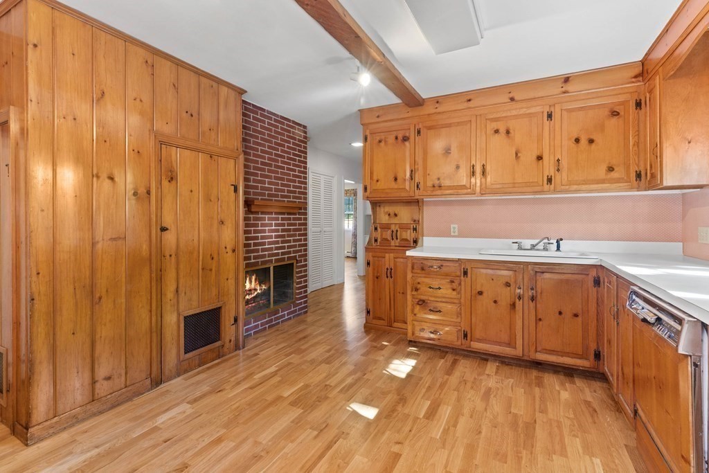 17 Davis Road Methuen, MA 01844 - Photo 9 of 38 Gallery Image 9