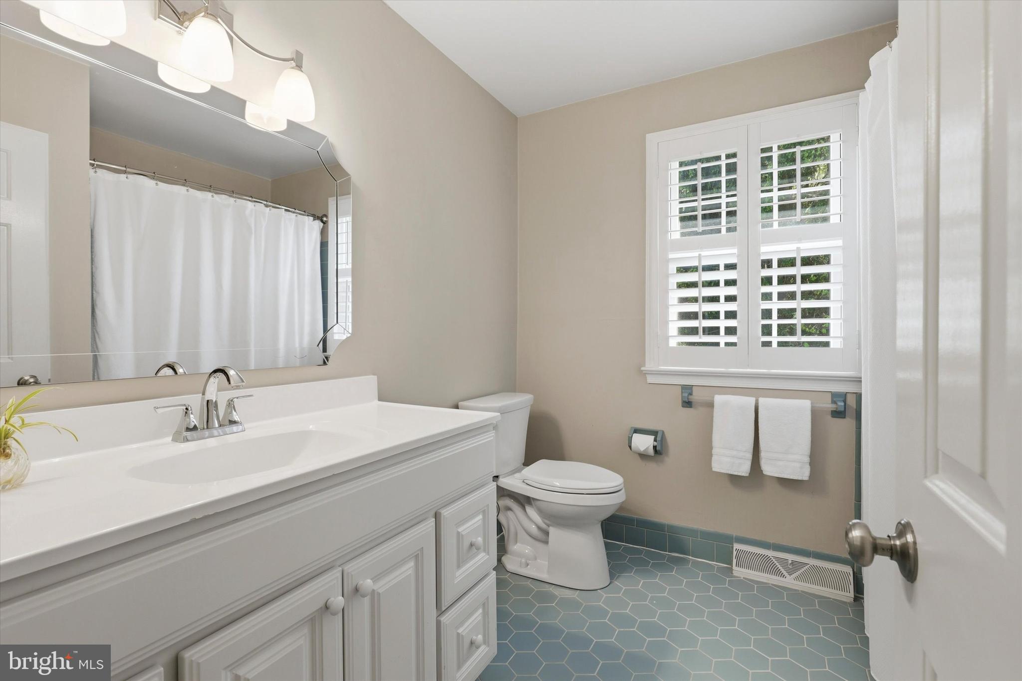 1089 Broadview Road Wayne, PA 19087 - Photo 34 of 46 Hall Bathroom