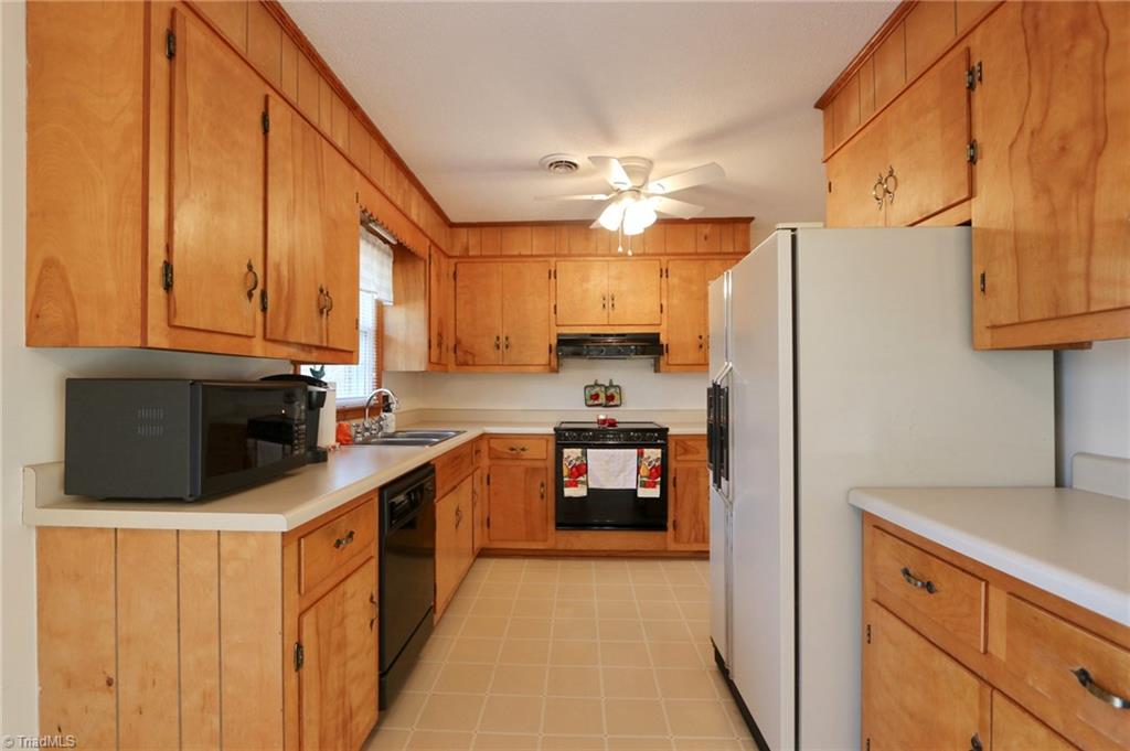 136 Blue Ridge Road State Road, NC 28676 - Photo 6 of 25 Gallery Image 6