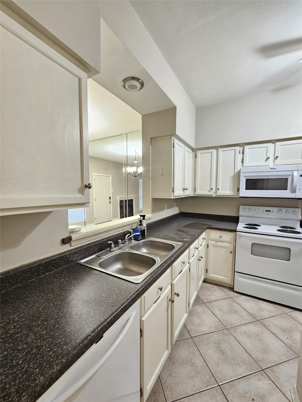 3800 Tanglewilde Street, Unit 605 Houston, TX 77063 - Photo 4 of 13 a kitchen that has a sink and cabinets