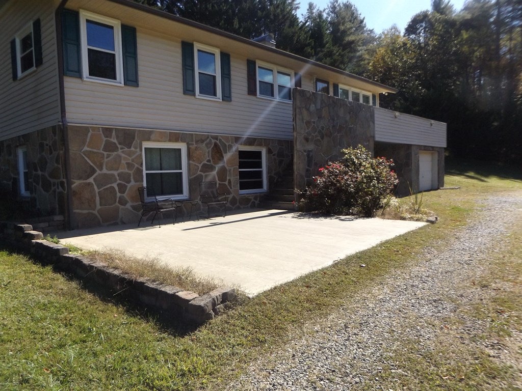 803 Hidden Valley Road Hillsville, VA 24343 - Photo 2 of 31 Gallery Image 2