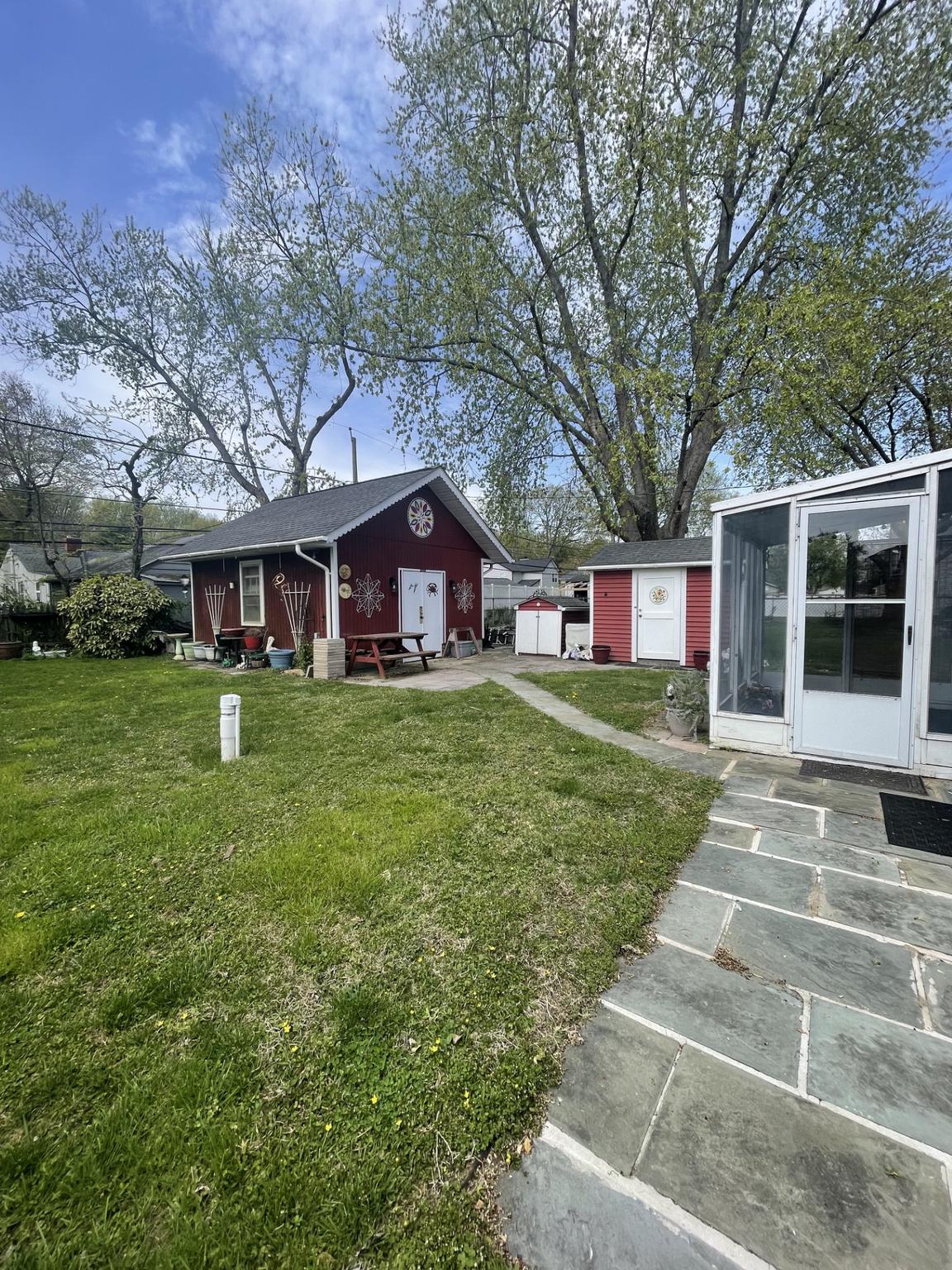209 Beverley Avenue Edgewater, MD 21037 - Photo 6 of 13 a house view with a garden space