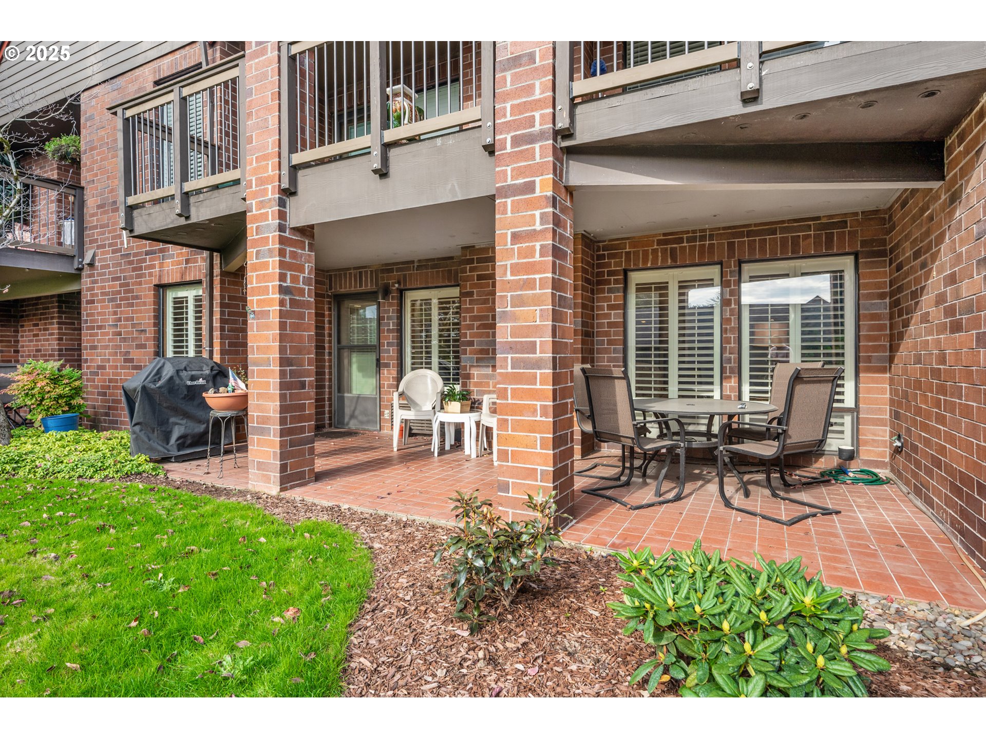 15435 Southwest 114th Court, Unit 99 Tigard, OR 97224 - Photo 30 of 40 a view of a patio with table and chairs and potted plants