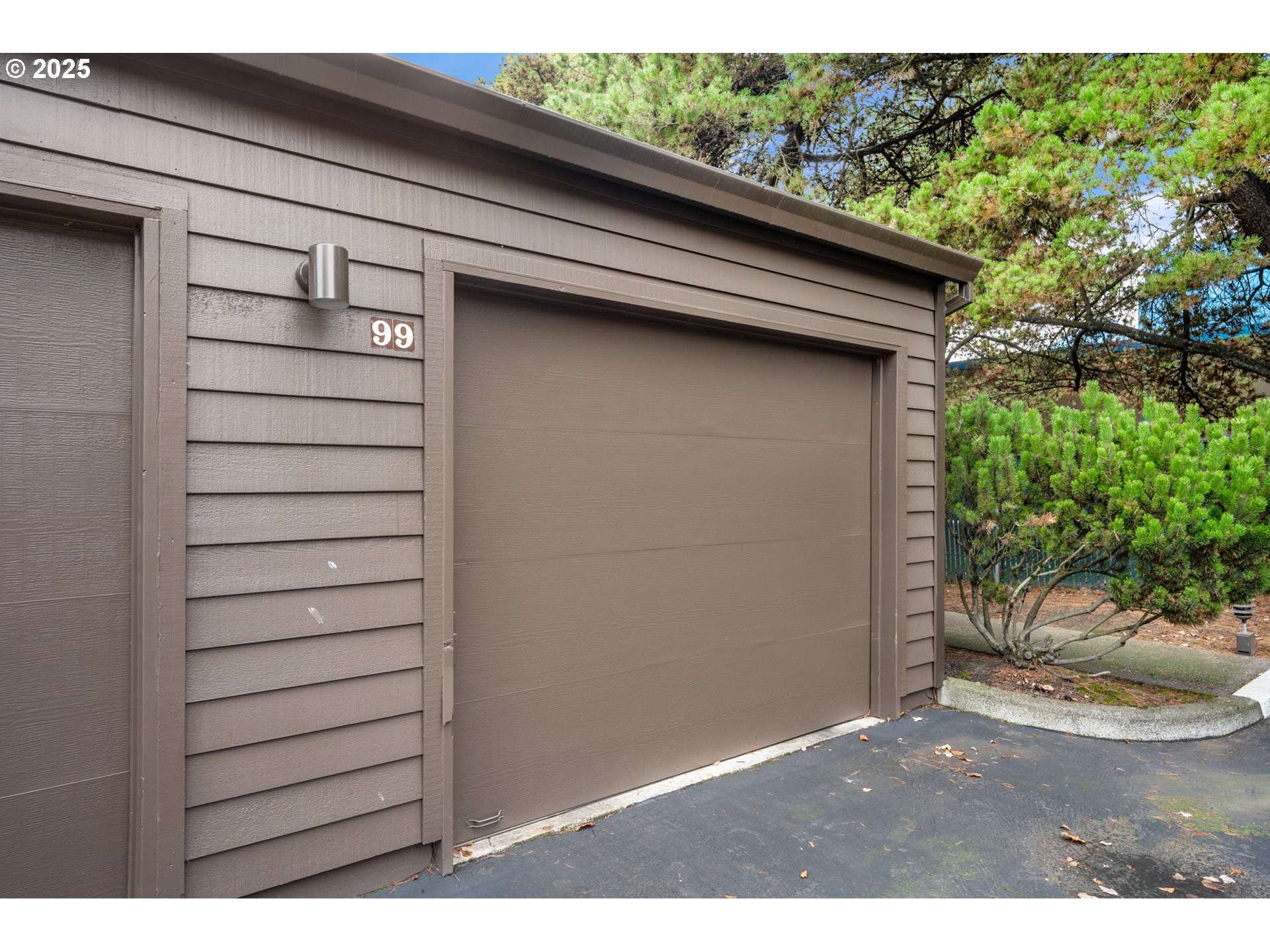 15435 Southwest 114th Court, Unit 99 Tigard, OR 97224 - Photo 36 of 40 a view of entryway