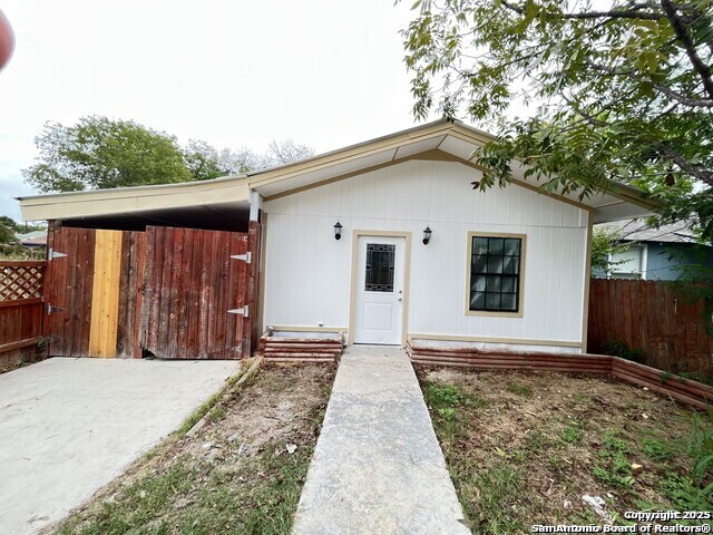 231 East Lubbock Street San Antonio, TX 78204 - Photo 2 of 4