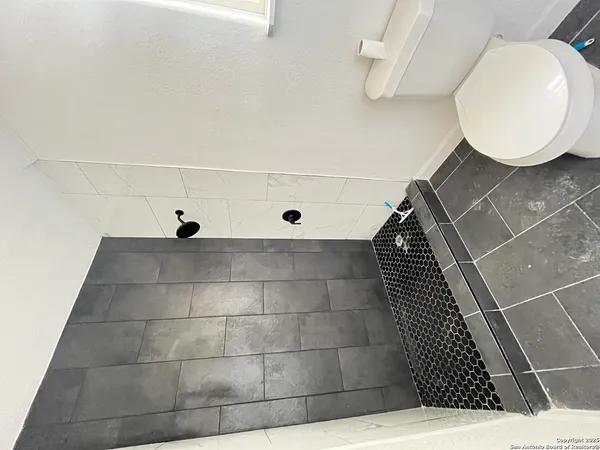 $750 | 231 East Lubbock Street, San Antonio, TX 78204