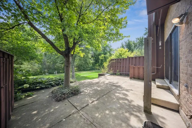 $399,000 | 567 Cress Creek Lane, Crystal Lake, IL 60014