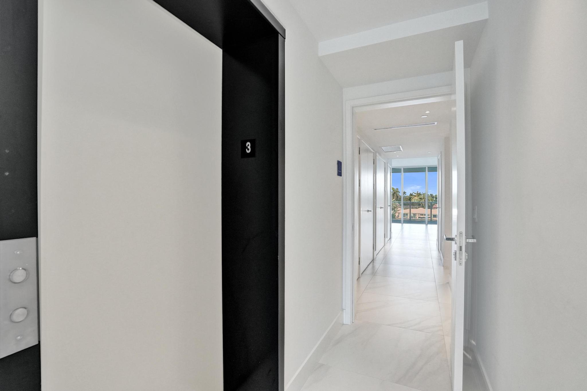 407 North Riverside Drive, Unit 303 Pompano Beach, FL 33062 - Photo 32 of 74 a view of a bathroom from a hallway