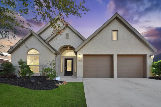 $375,000 | 9238 Lakeshores Lagoon Lane, Cypress, TX 77433