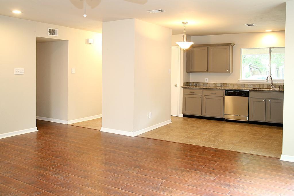 9 Wolfhound Lane The Woodlands, TX 77380 - Photo 6 of 20