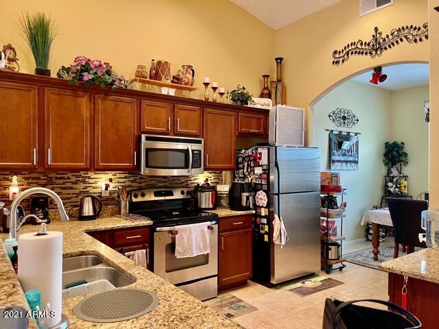 927 South Del Rio Court Apache Junction, AZ 85119 - Photo 7 of 33 Kitchen v1