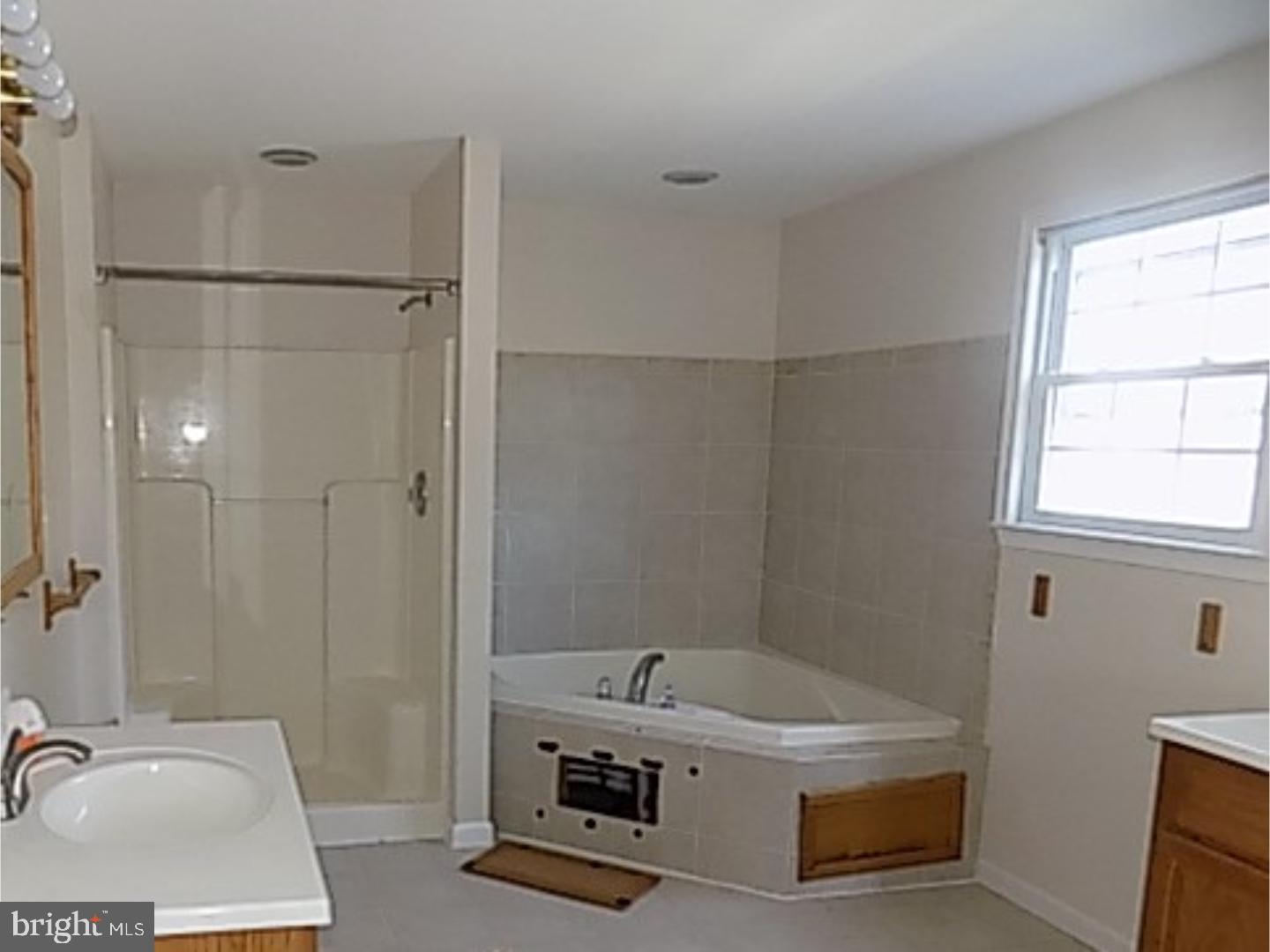 530 Oxford Drive Maple Shade, NJ 08052 - Photo 10 of 12 Bathroom