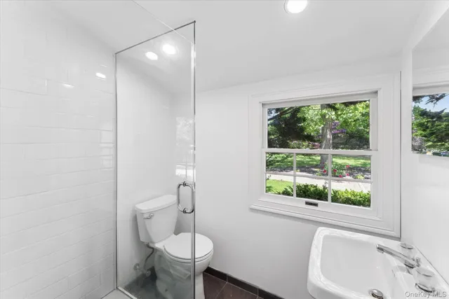 $2,799,000 | 129 Oneck Lane, Westhampton Beach, NY 11978