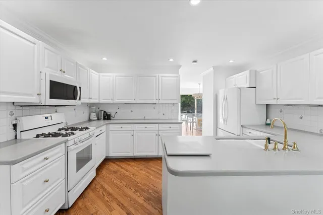 $2,799,000 | 129 Oneck Lane, Westhampton Beach, NY 11978