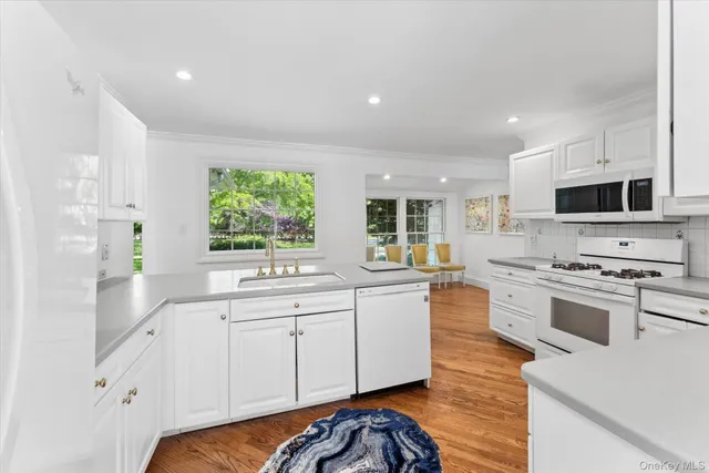 $2,799,000 | 129 Oneck Lane, Westhampton Beach, NY 11978