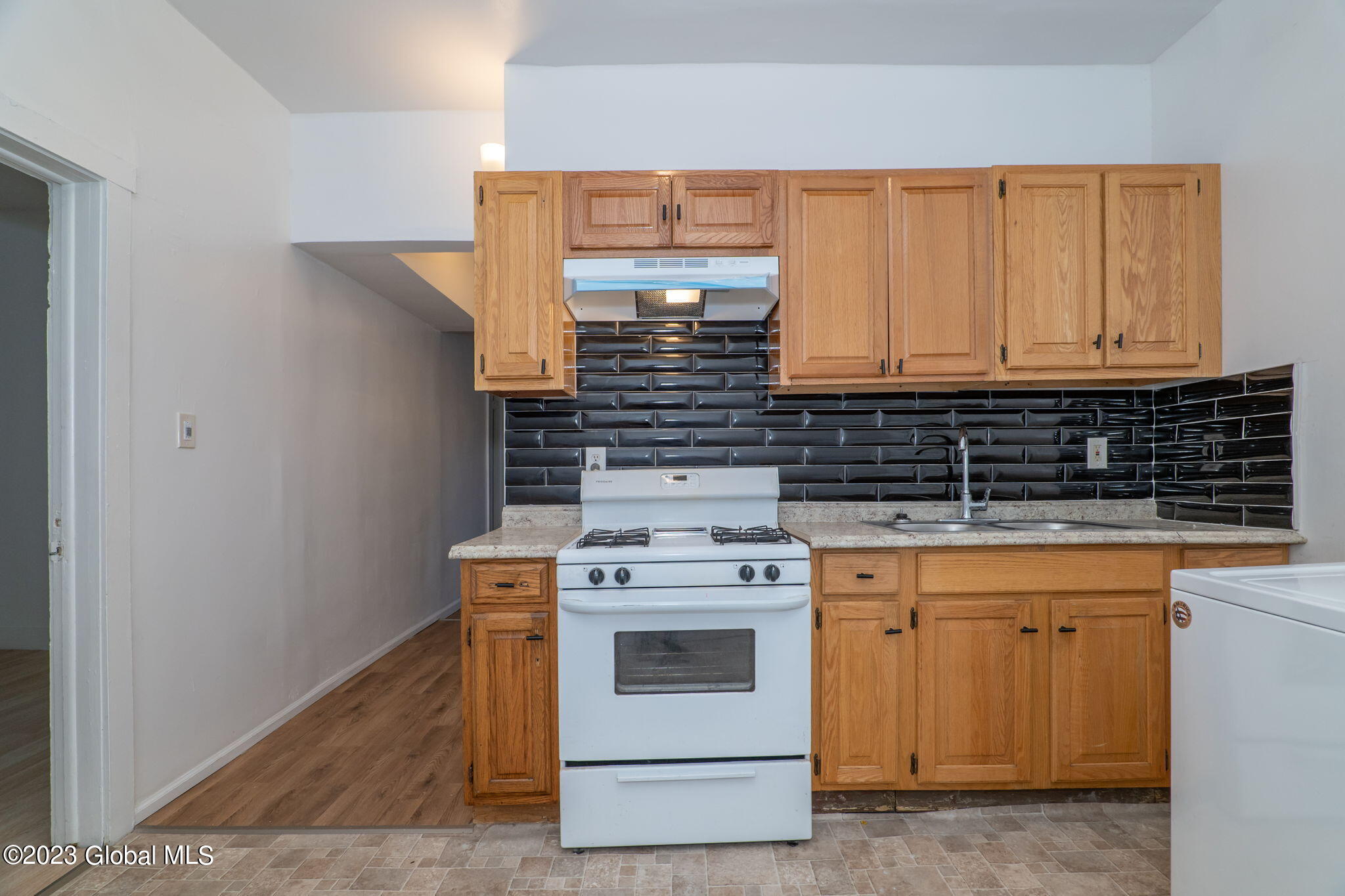 1501 Broadway Schenectady, NY 12306 - Photo 11 of 42 10-web-or-mls-1501Broadway-10