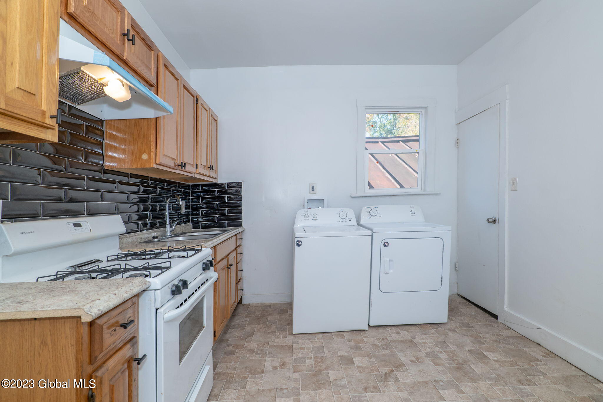 1501 Broadway Schenectady, NY 12306 - Photo 12 of 42 11-web-or-mls-1501Broadway-11