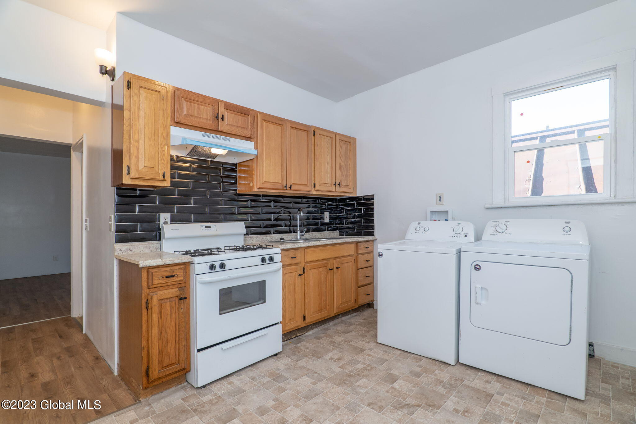 1501 Broadway Schenectady, NY 12306 - Photo 13 of 42 12-web-or-mls-1501Broadway-12