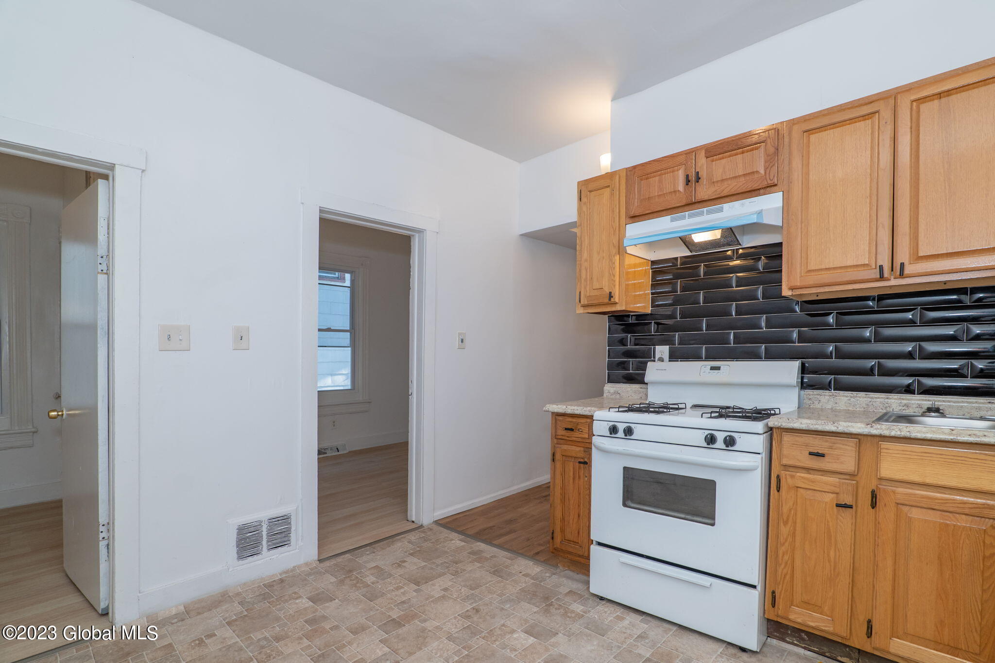 1501 Broadway Schenectady, NY 12306 - Photo 14 of 42 13-web-or-mls-1501Broadway-13