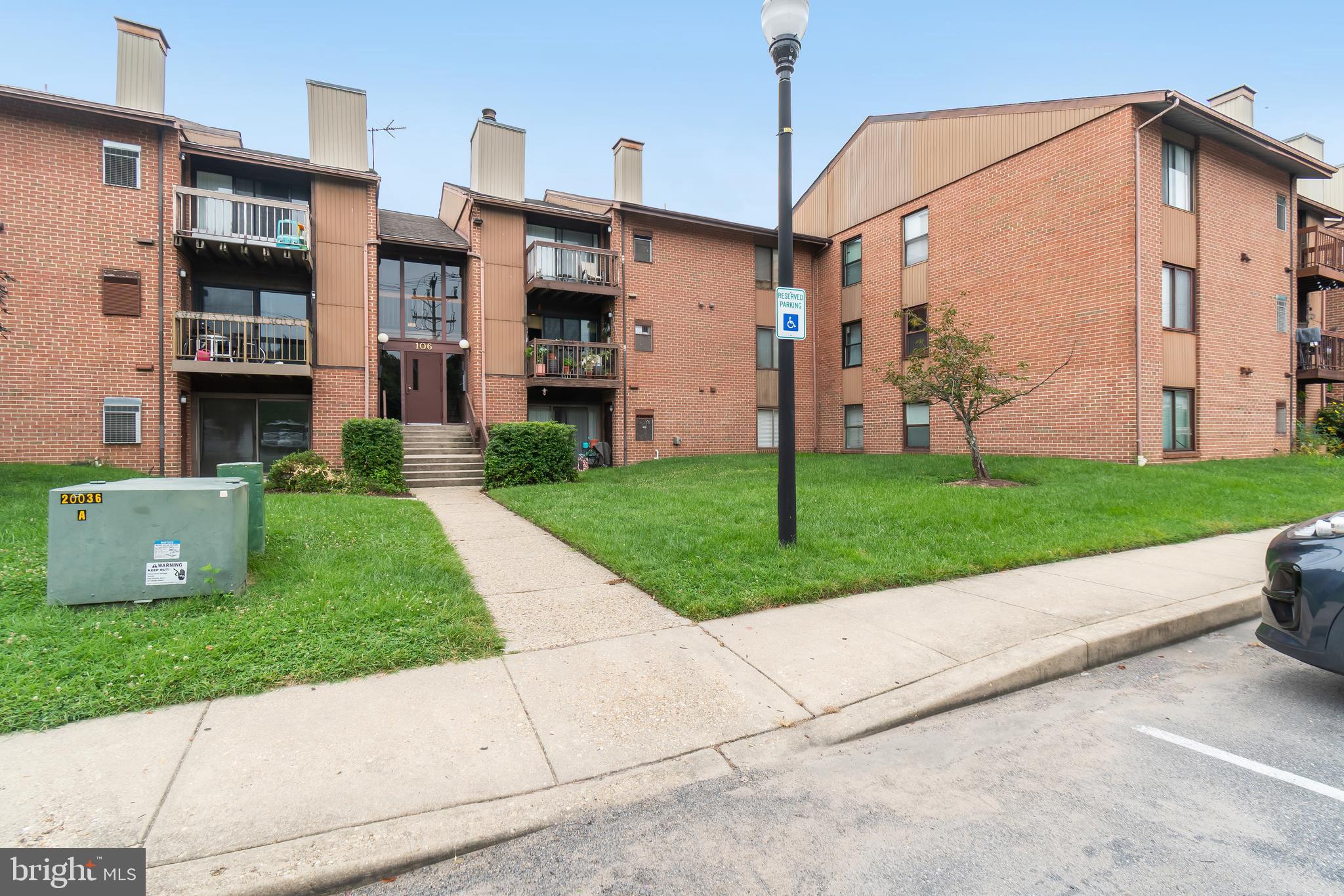 106 Mountain Road, Unit 1A Pasadena, MD 21122 - Photo 27 of 29 a view of a back yard of the house