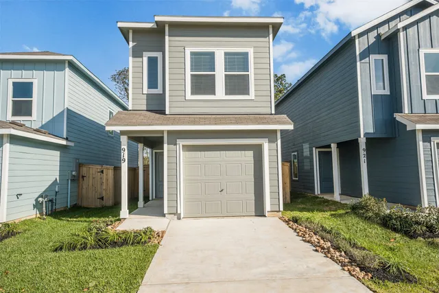 $1,750 | 919 Pertuso Lane, Huffman, TX 77336