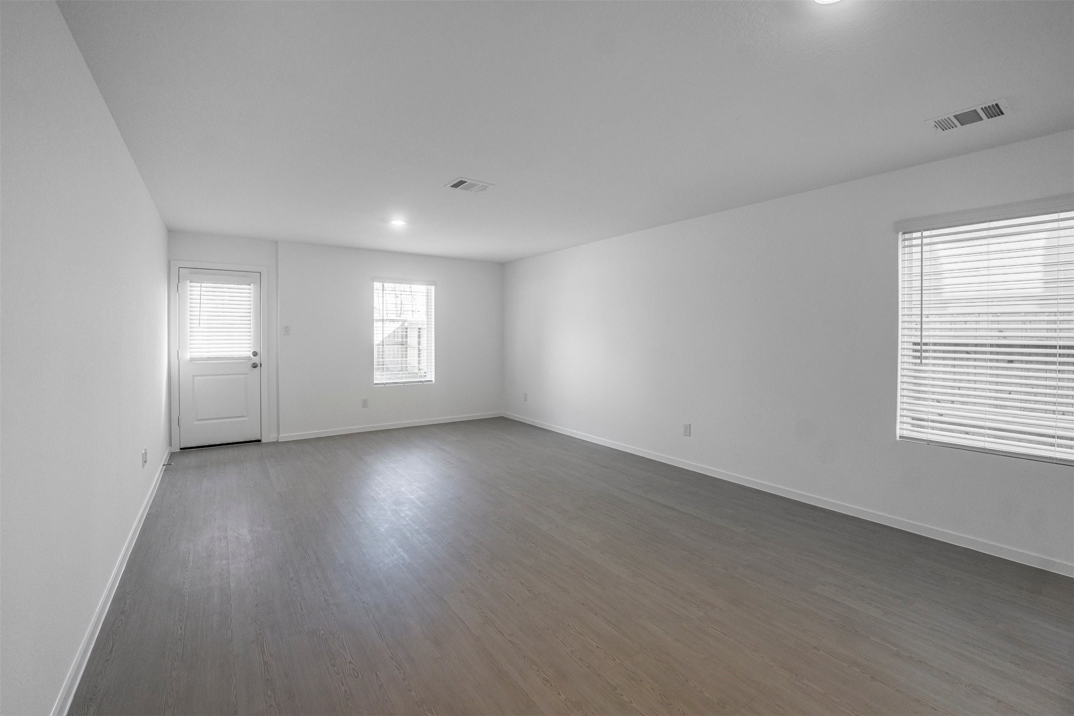 919 Pertuso Lane Huffman, TX 77336 - Photo 14 of 24 an empty room with windows and closet