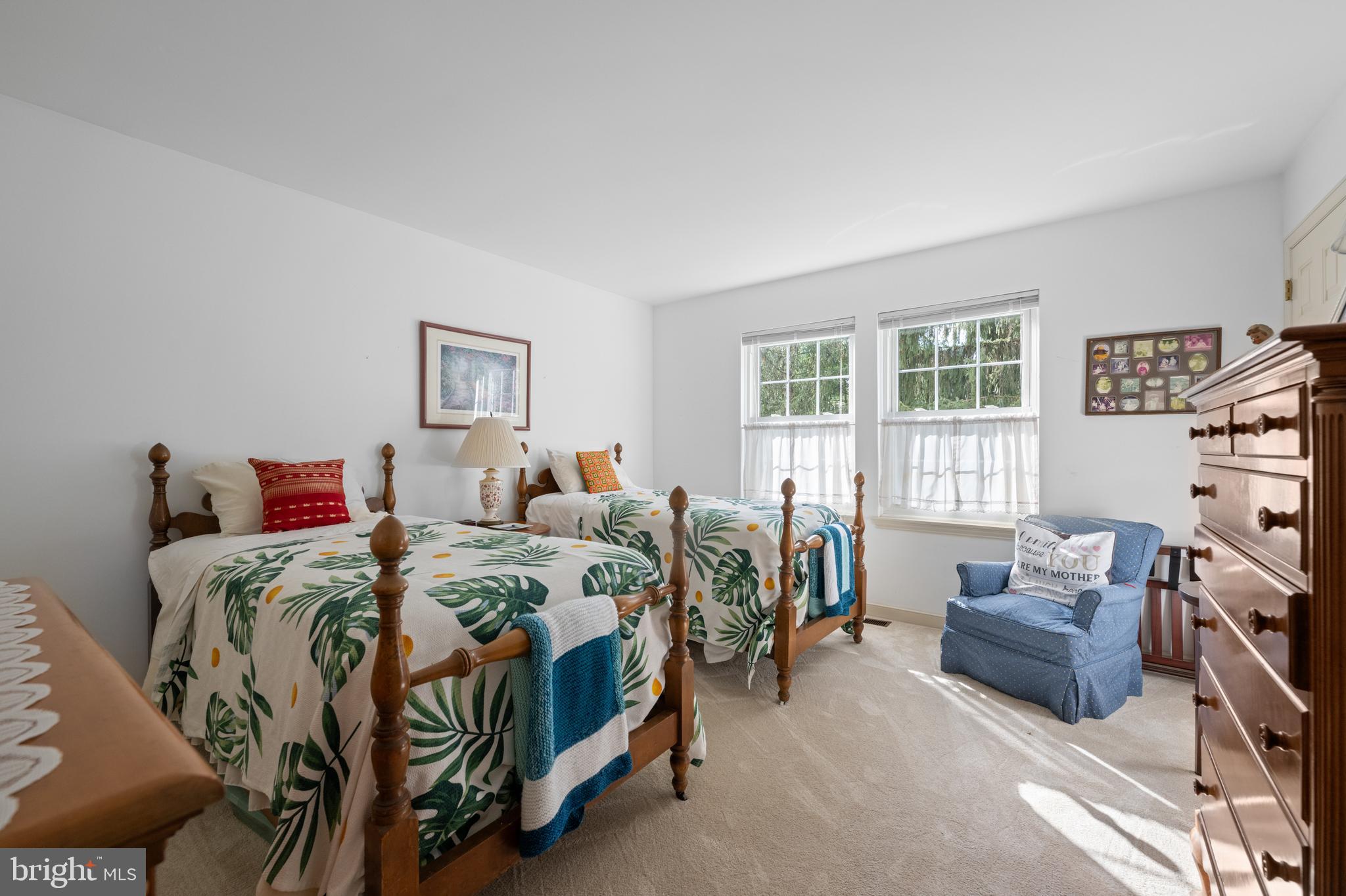 32 Manchester Court, Unit 32 Berwyn, PA 19312 - Photo 24 of 27 a bedroom with two beds and a couch