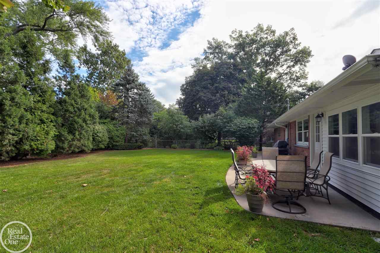 1160 South Renaud Road Grosse Pointe Woods, MI 48236 - Photo 13 of 48