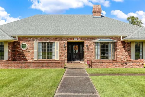 $385,000 | 601 Orchard Drive, Lake Charles, LA 70605