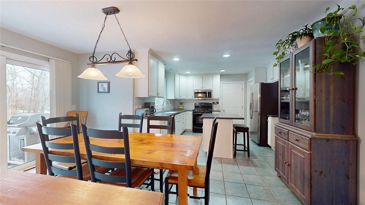 24 Ridge Crest Lane South Kingstown, RI 02879 - Photo 10 of 46