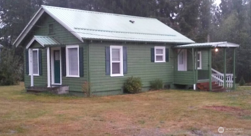 9722 South Lake Stevens Road Lake Stevens, WA 98258 - Photo 8 of 9 a view of outdoor space and front view of a house
