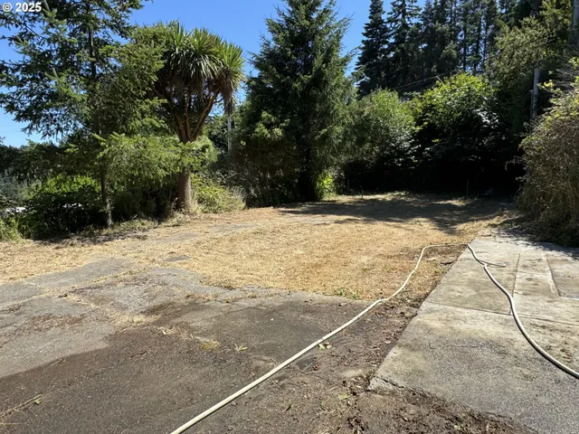 $90,000 | 63505 2nd Street, Coos Bay, OR 97420