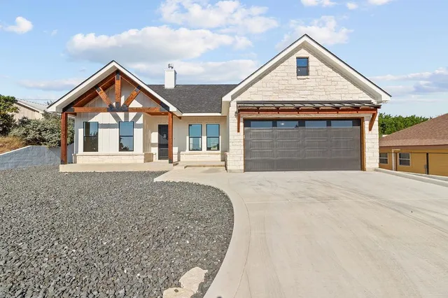 $585,000 | 207 Southway Drive, Kerrville, TX 78028