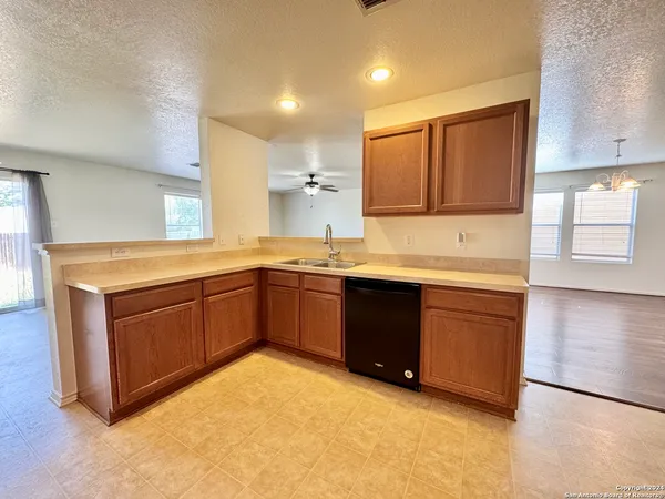 $1,899 | 4406 Waldon Pond, San Antonio, TX 78245