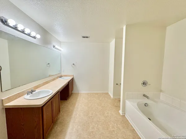 $1,899 | 4406 Waldon Pond, San Antonio, TX 78245