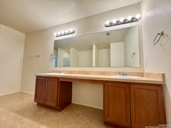 $1,899 | 4406 Waldon Pond, San Antonio, TX 78245