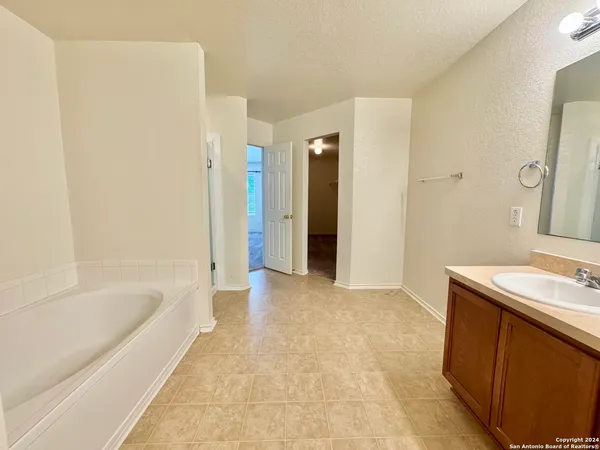 $1,899 | 4406 Waldon Pond, San Antonio, TX 78245