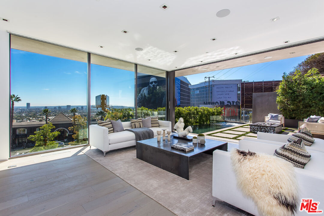 1413 Queens Road Los Angeles, CA 90069 - Photo 17 of 54 Gallery Image 17