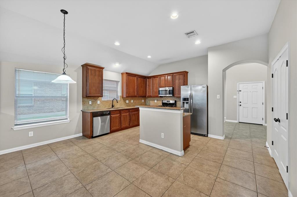 8204 Tierra Del Sol Road Arlington, TX 76002 - Photo 4 of 18