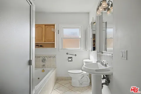 $2,500,000 | 10481 Eastborne Avenue, Los Angeles, CA 90024