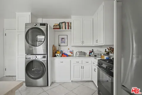 $2,500,000 | 10481 Eastborne Avenue, Los Angeles, CA 90024