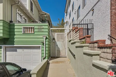 $2,500,000 | 10481 Eastborne Avenue, Los Angeles, CA 90024