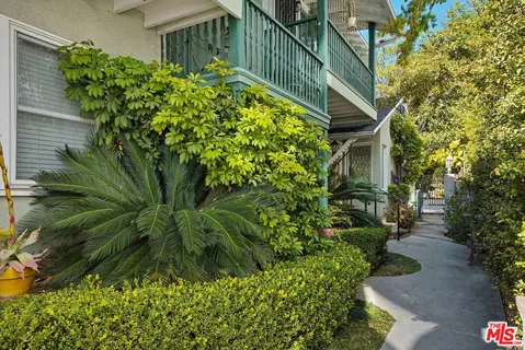 $2,500,000 | 10481 Eastborne Avenue, Los Angeles, CA 90024